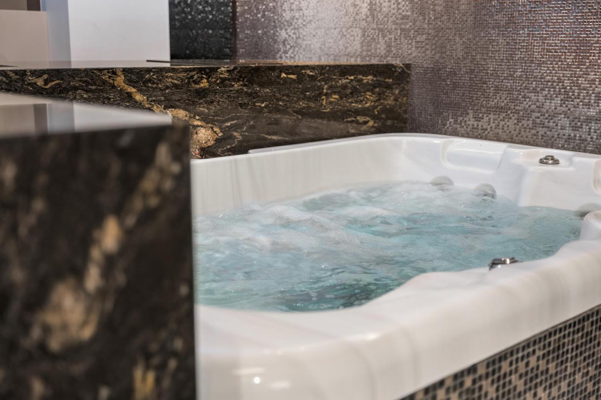 Secret Lounge - Cozy Studio With Sauna And Jacuzzi Vilna Exterior foto